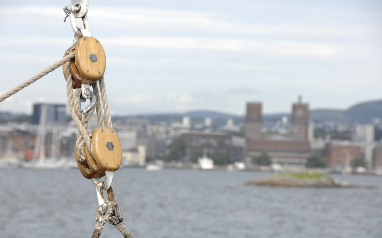 Крепление для каната в порту