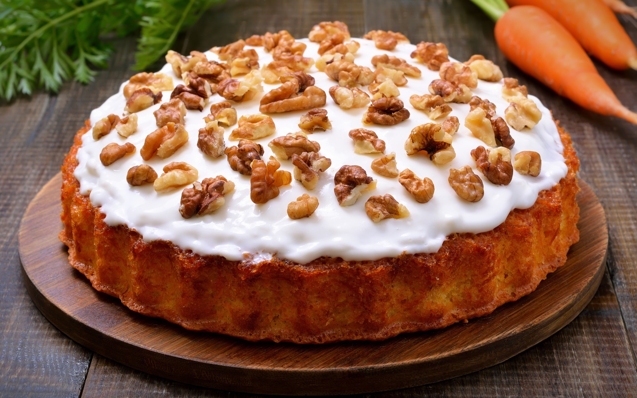 Морковный пирог со сметаной и грецкими орехами