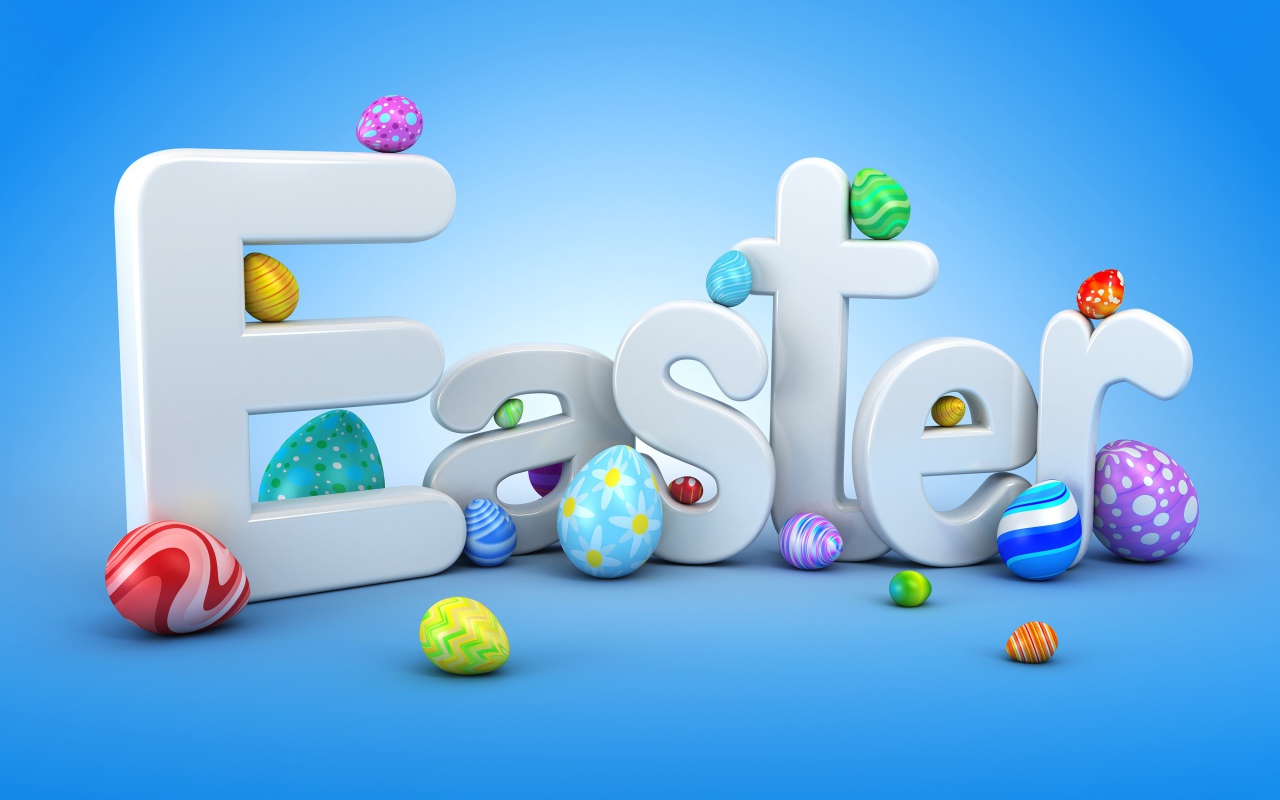 Надпись на английском Easter с крашеными яйцами на голубом фоне