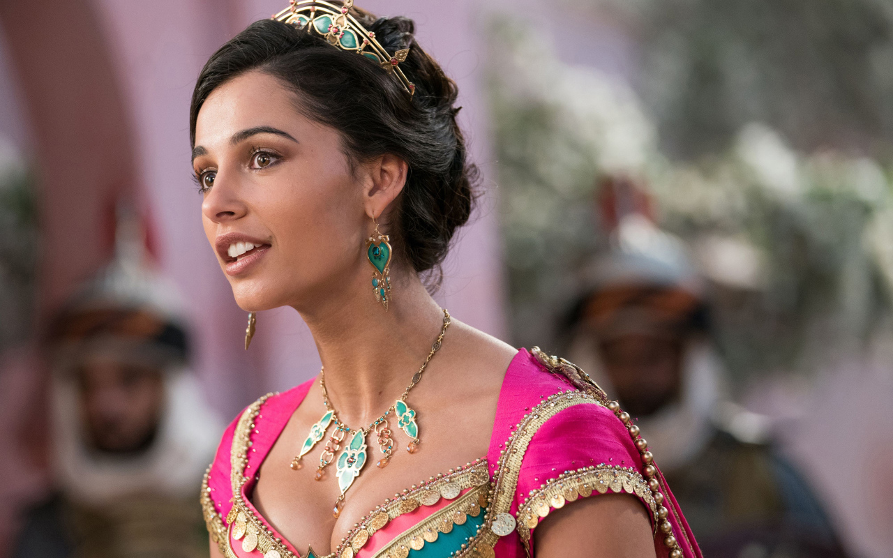 Актриса Наоми Скотт в роли принцессы Жасмин в фильме Аладдин, 2019