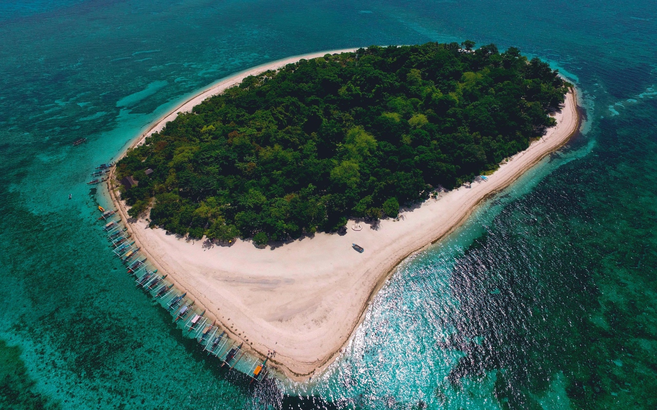 Тропический остров в голубом океане, Исландия 