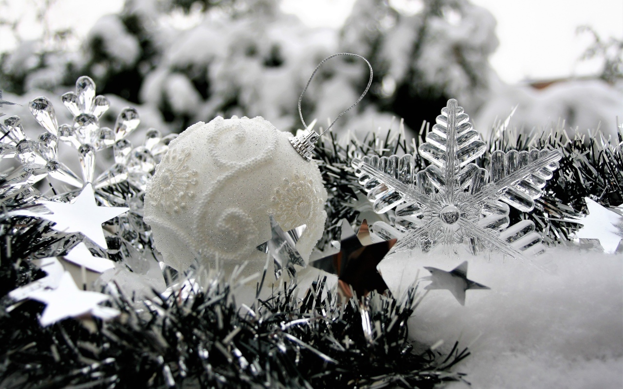 Красивые елочные украшение на Новый год 2020