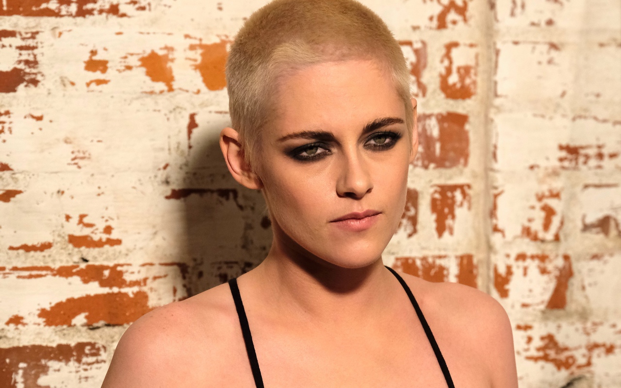 Актриса Кристен Стюарт с короткой стрижкой