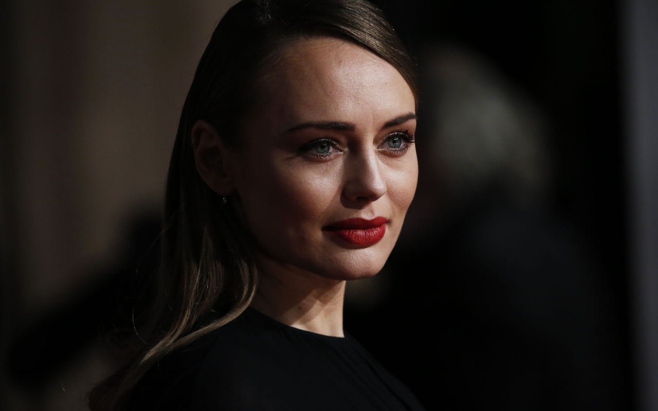 Красивая девушка актриса Лора Хэддок