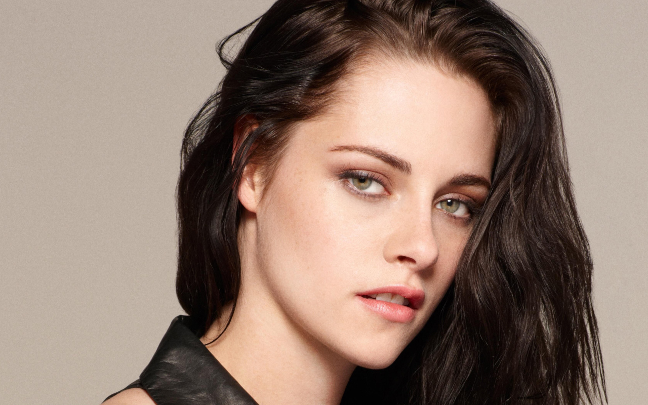 Голубоглазая брюнетка, актриса Кристен Стюарт