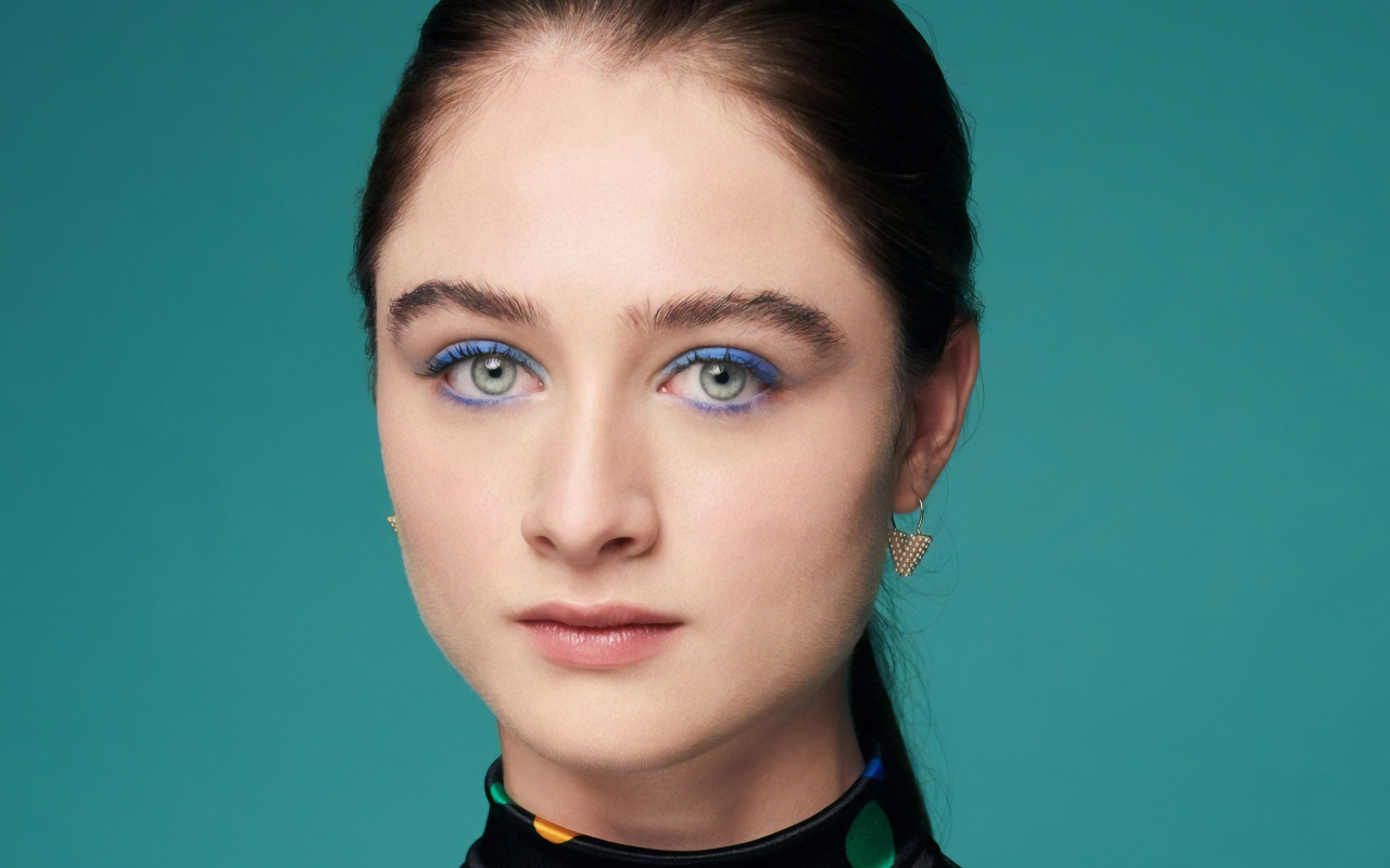 Лицо красивой молодой актрисы Рэффи Кэссиди