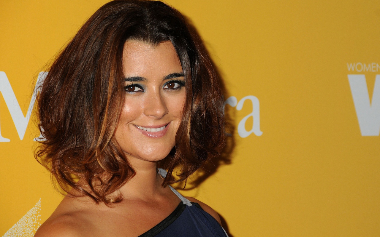 Улыбающаяся актриса Коте де Пабло 