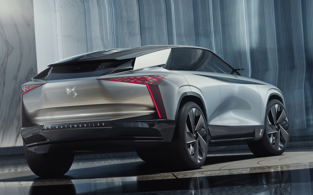 Автомобиль DS Aero Sport Lounge 2020 года вид сзади