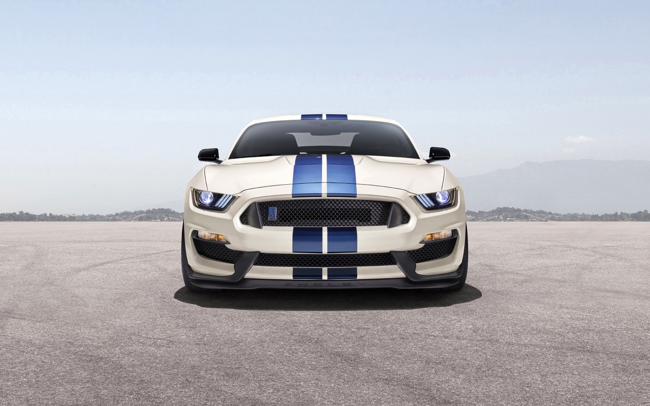 Автомобиль Shelby GT350, 2020 года вид спереди