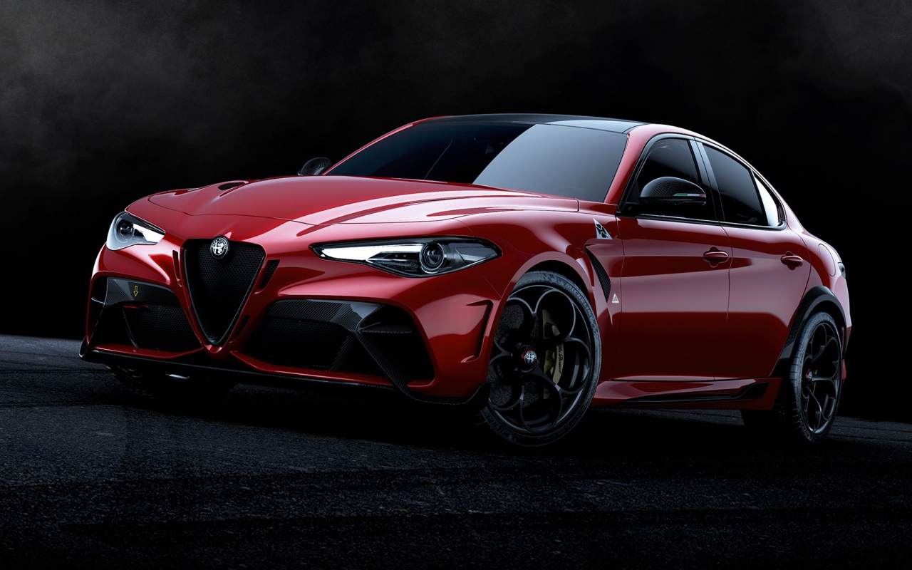 Красный автомобиль Alfa Romeo Giulia GTA 2020 года на черном фоне