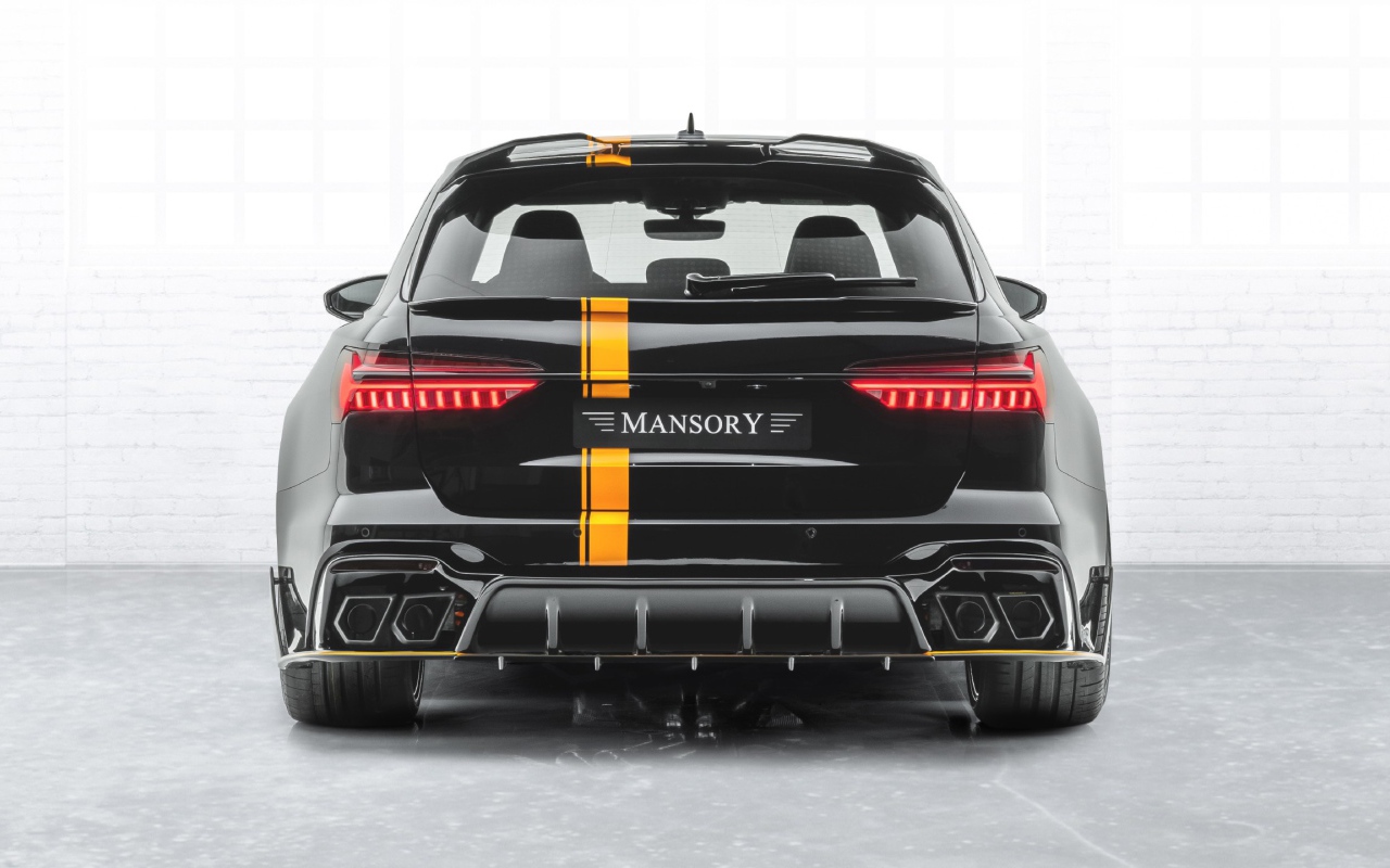 Автомобиль Mansory Audi RS 6 Avant 2020 года вид сзади на белом фоне