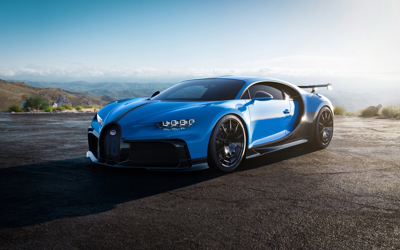 Синий автомобиль Bugatti Chiron Pur Sport 2020 года 