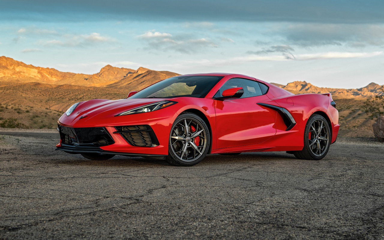 Красный автомобиль  Chevrolet Corvette Stingray Z51, 2020 года 