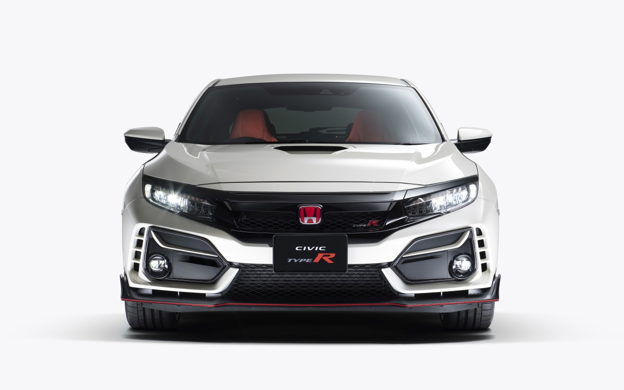 Автомобиль Honda Civic Type R 2020 года вид спереди