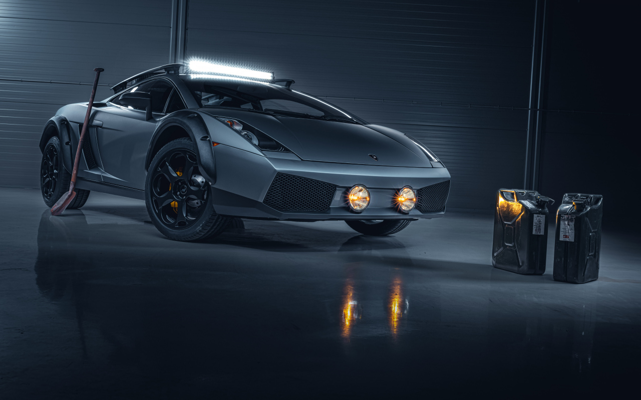 Спортивный автомобиль Lamborghini Gallardo Offroad, 2019 года с канистрами