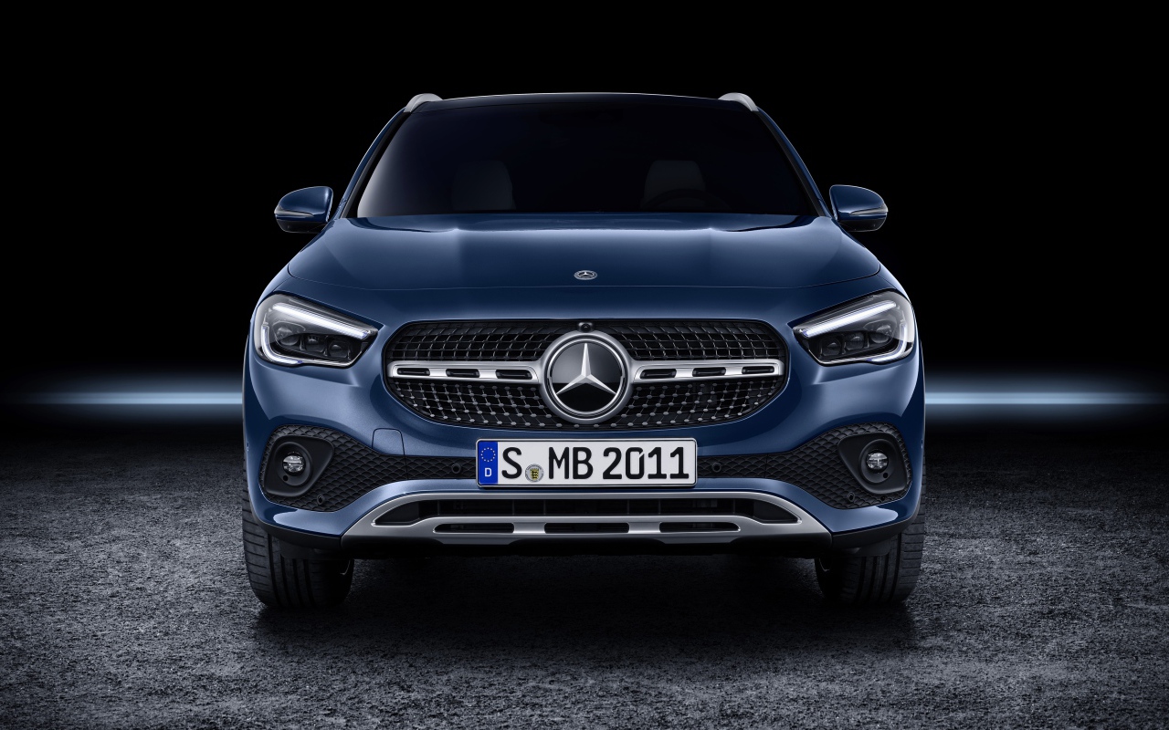 Автомобиль Mercedes-Benz GLA 250 4MATIC Progressive Line Edition 1 2020 года вид спереди