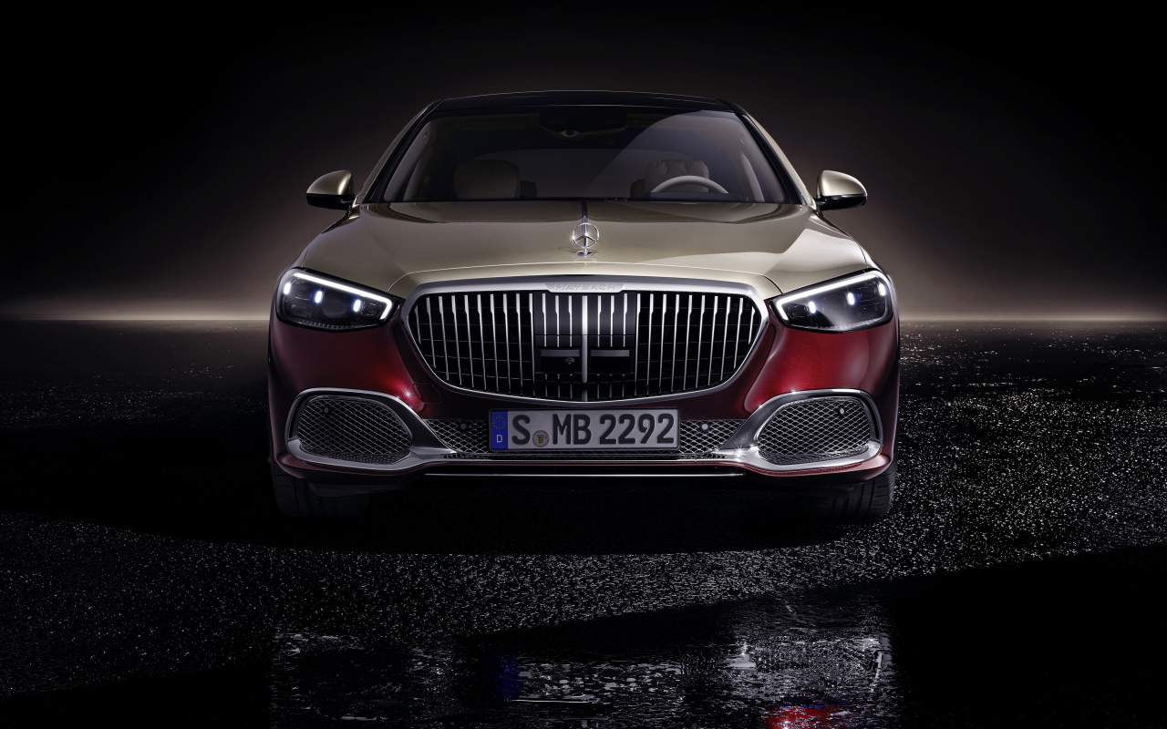 Автомобиль Mercedes-Maybach S 580,  2021 года вид спереди