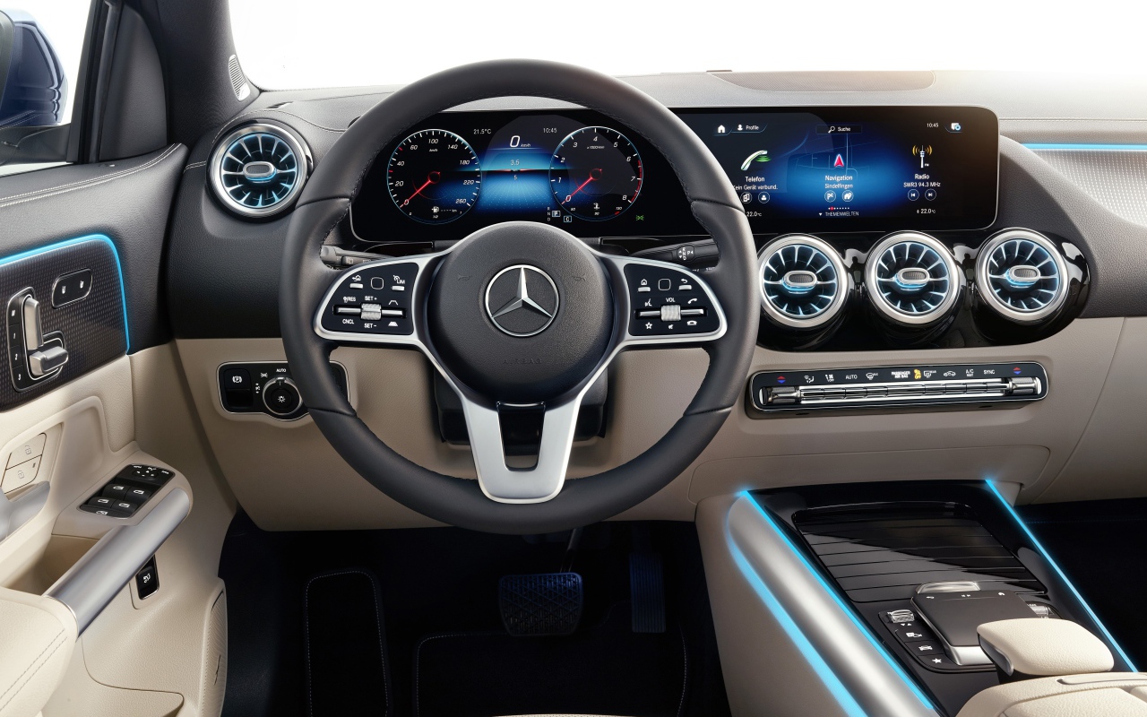 Салон автомобиля Mercedes-Benz GLA 250, 2020 года