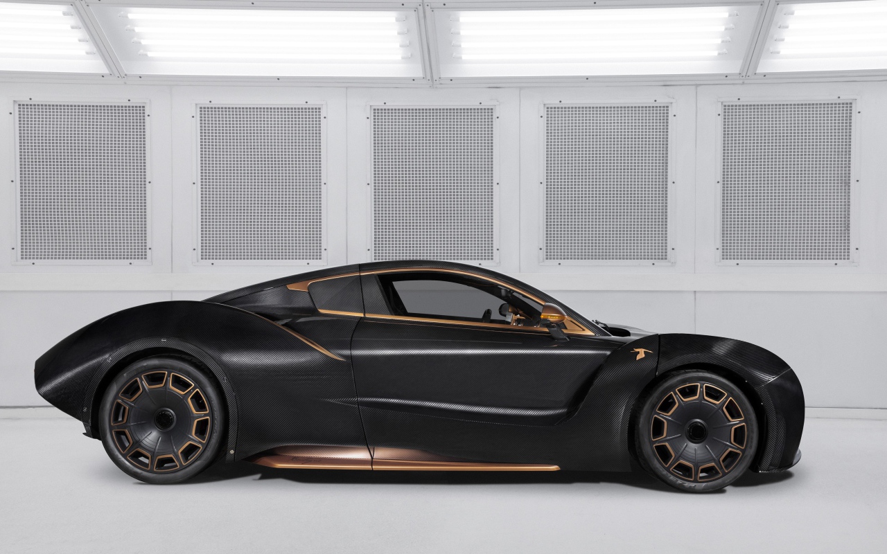 Черный автомобиль Hispano-Suiza Carmen Boulogne 2020 года вид сбоку 