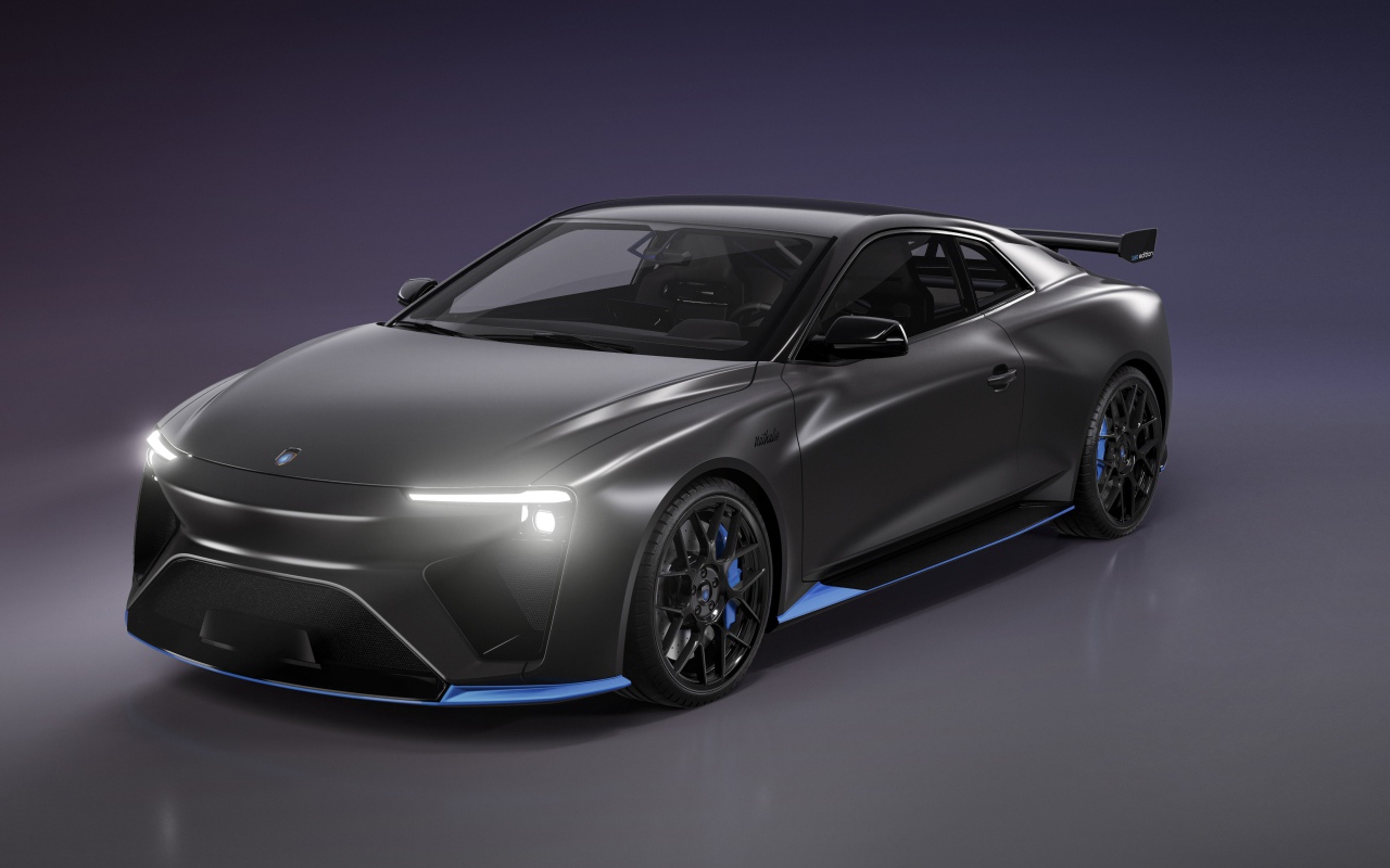 Автомобиль Gumpert RG Nathalie First Edition 2020 года на сером фоне