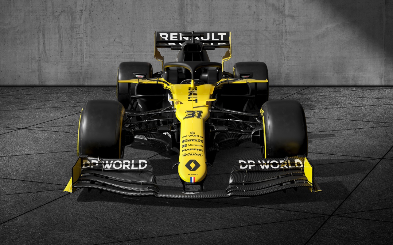 Гоночный автомобиль Renault RS20 2020 года на сером фоне