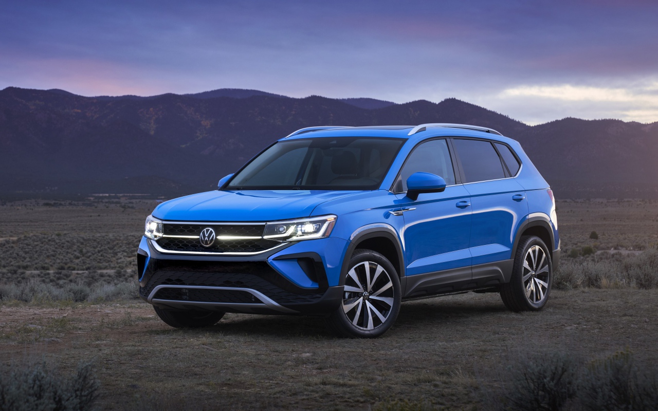 Голубой внедорожник  Volkswagen Taos 2022 года 