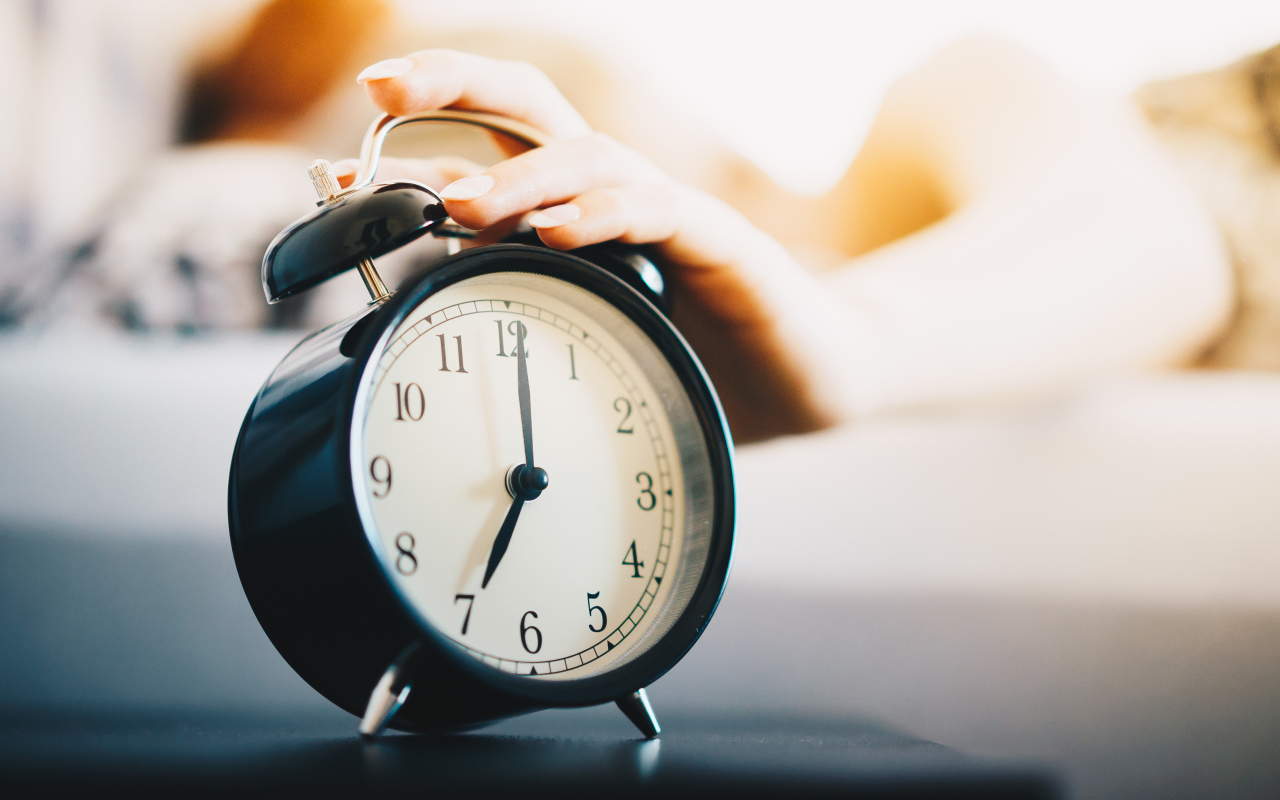 Будильник звонит в сеть утра