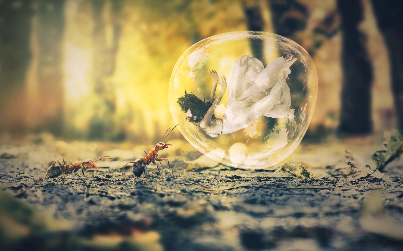 Девушка в пузыре на асфальте с муравьями
