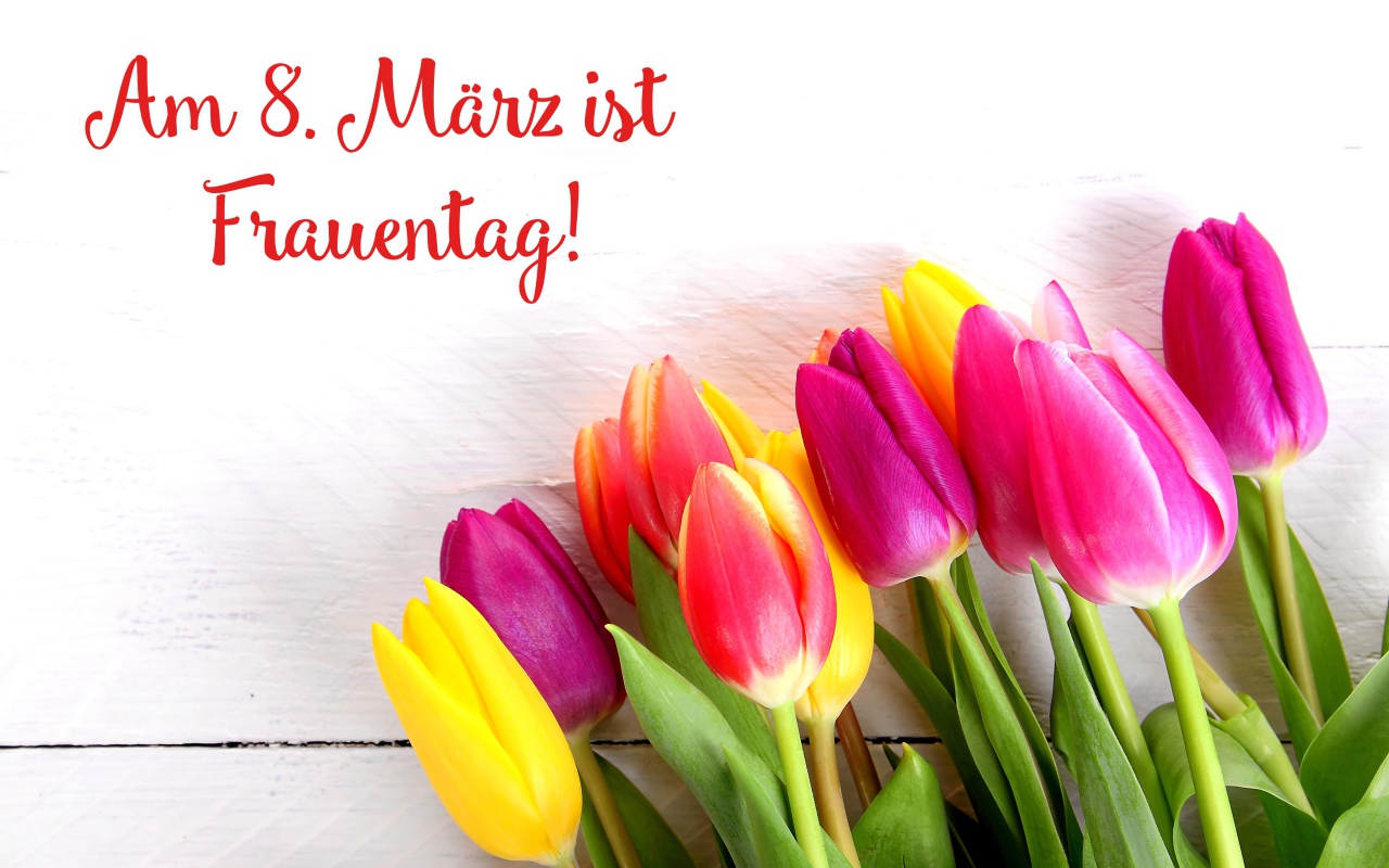 Красивый букет  тюльпанов на Международный женский день 8 марта