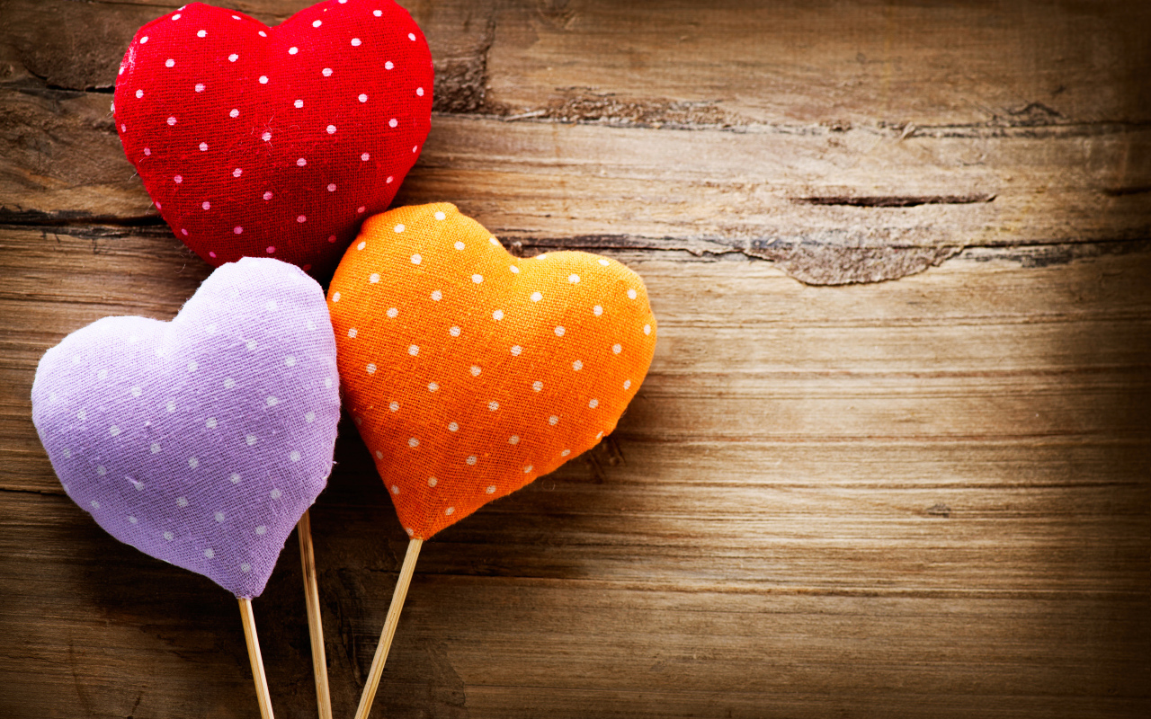 Сердечки из ткани на деревянных палочках