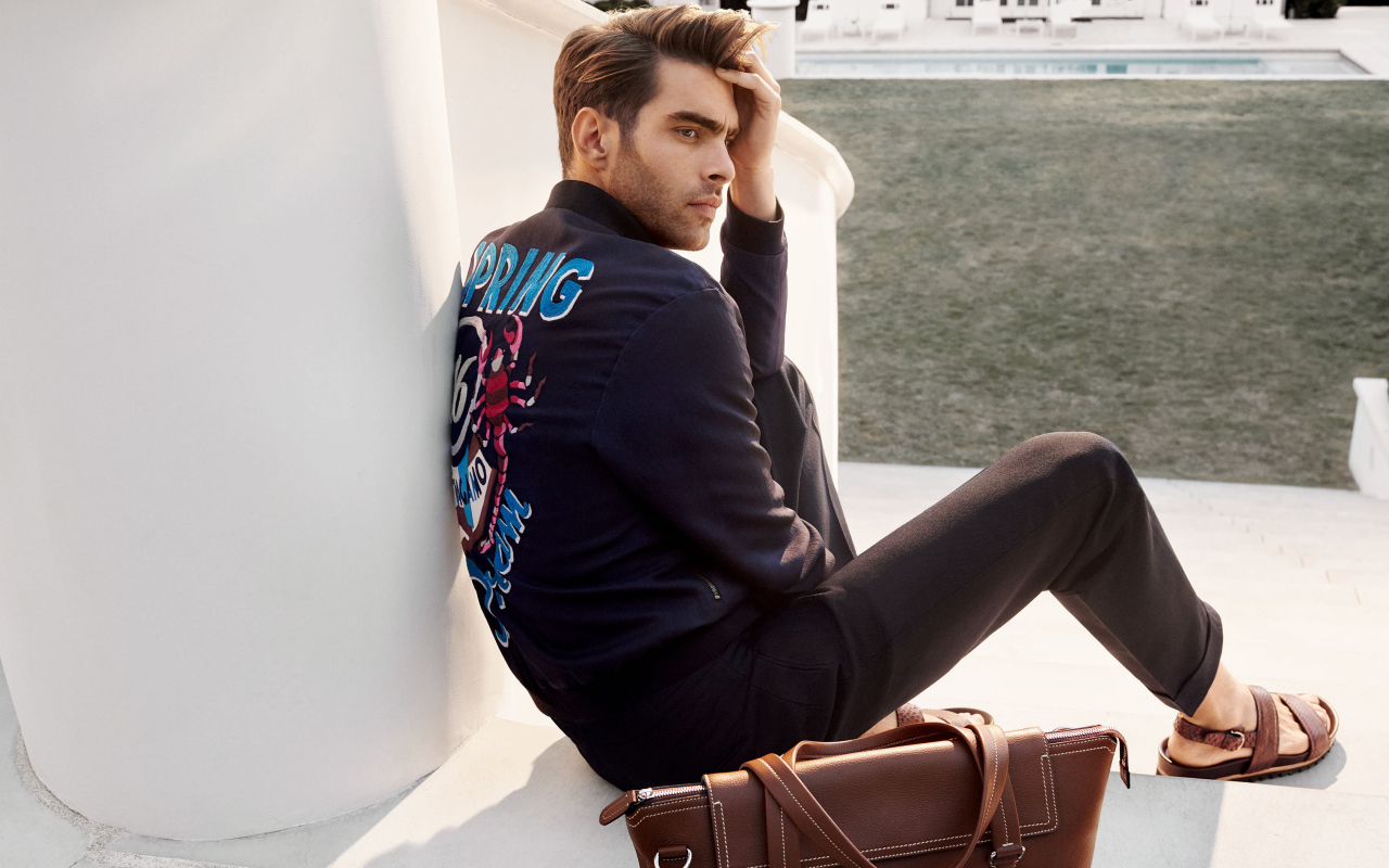 Красивый мужчина, испанский актер Джон Кортахарена