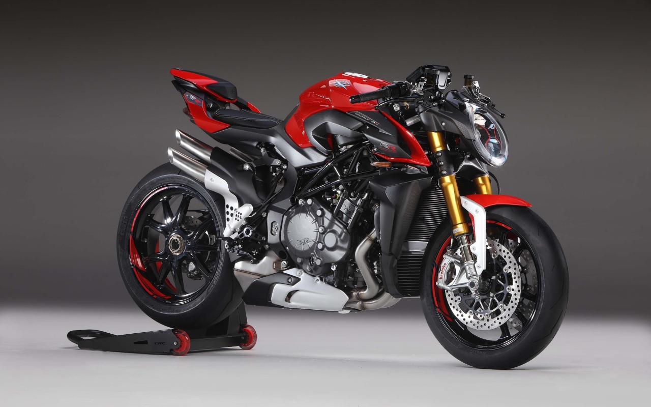 Мотоцикл Agusta Brutale 2020 года на сером фоне