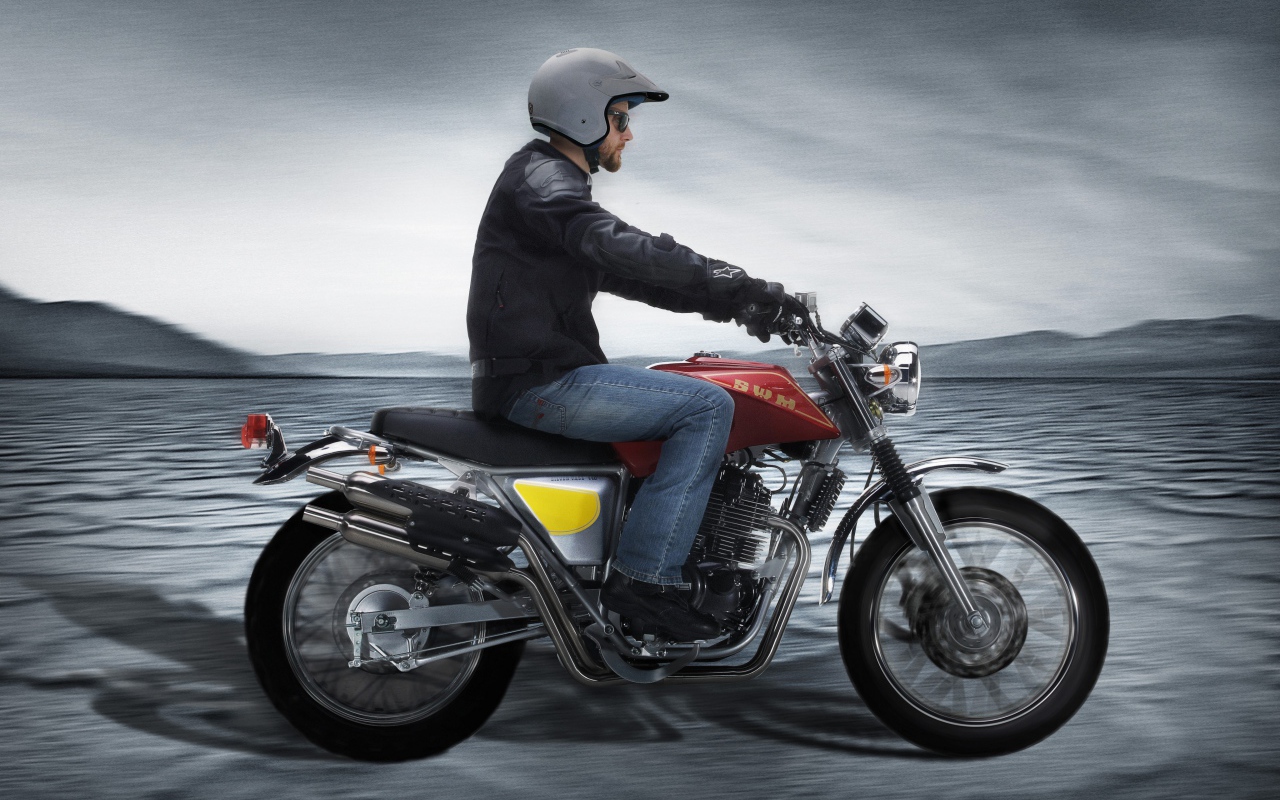 Мотоциклист на мотоцикле  SWM Silver Vase 440, 2020 года