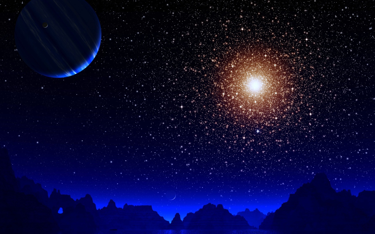 Яркая звезда в небе  с планетой над горами