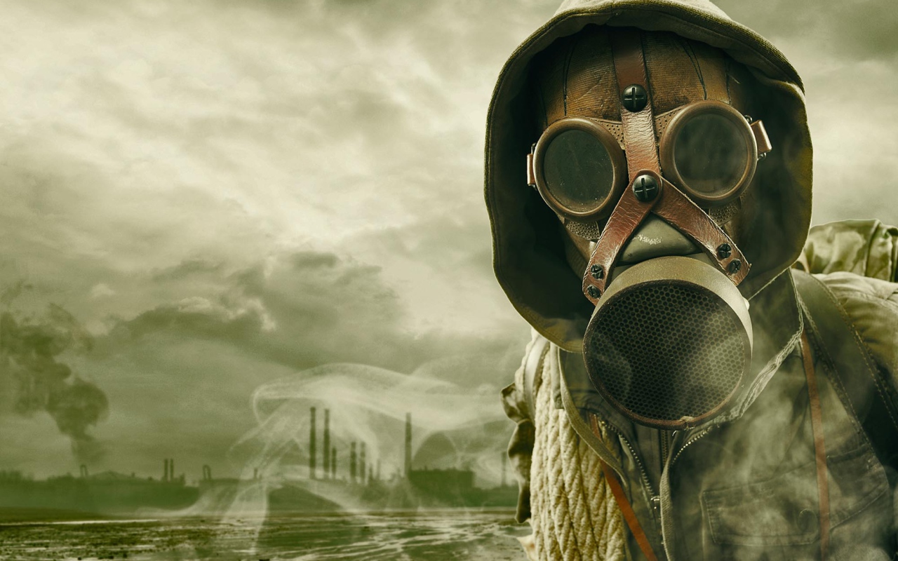 Мужчина в противогазе во вромя пандемии коронавируса 