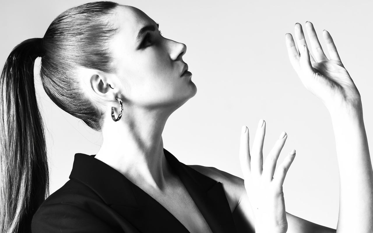 Актриса Карен Гиллан черно - белое фото 