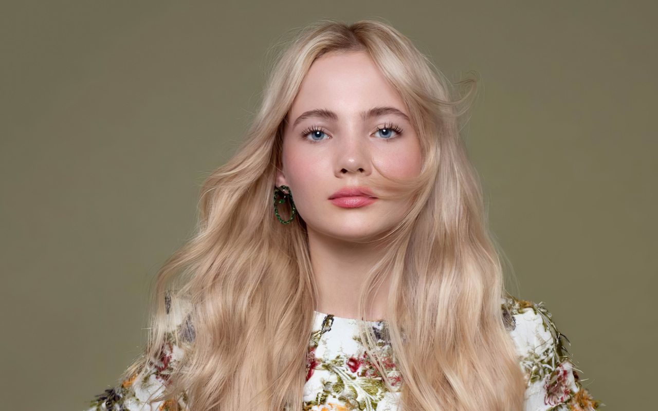 Голубоглазая девушка, актриса Фрейя Аллан