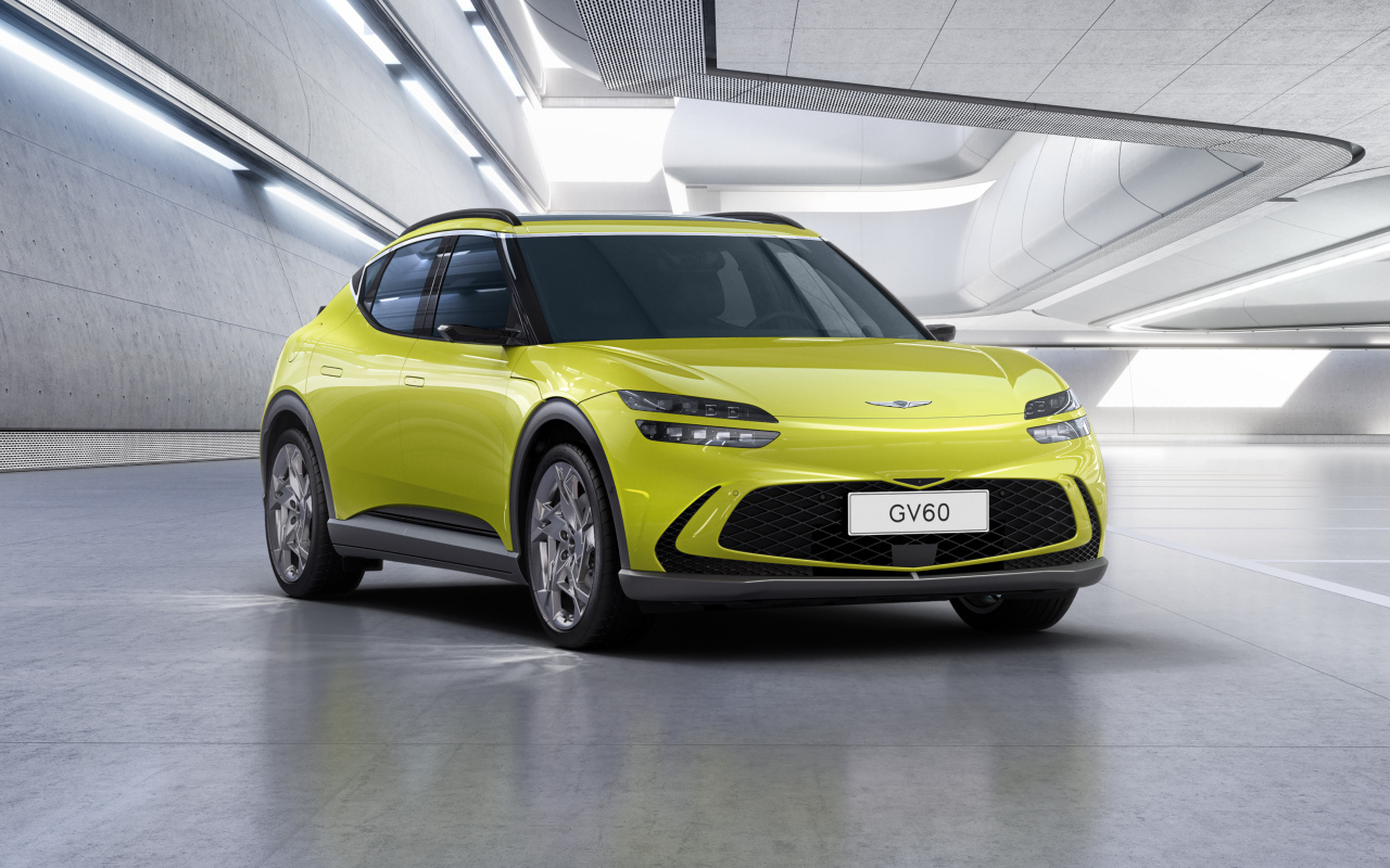 Желтый автомобиль Genesis GV60, 2021 года в здании