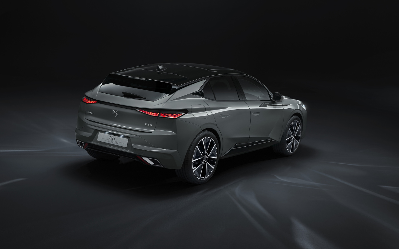 Автомобиль DS 4 E-Tense La Première 2021 года вид сзади