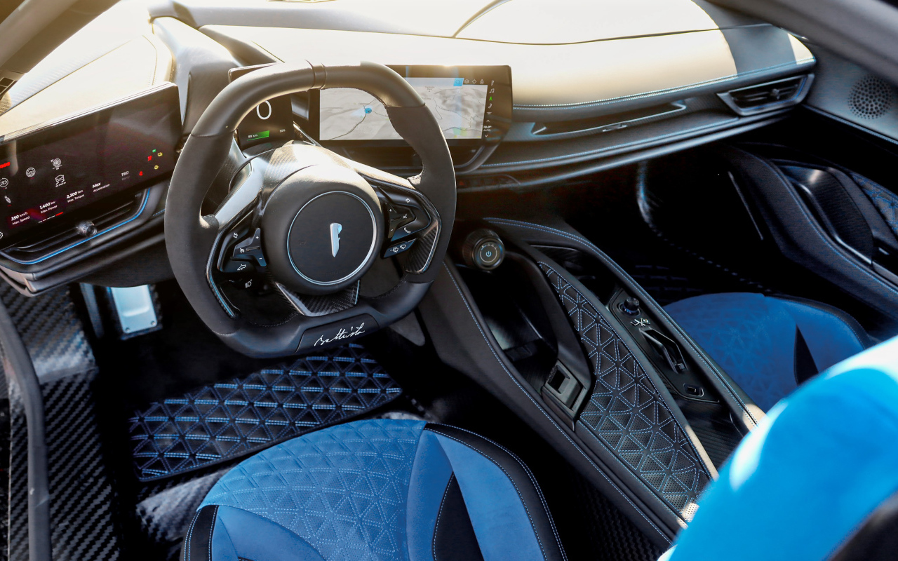 Салон автомобиля Pininfarina Battista, 2022 года