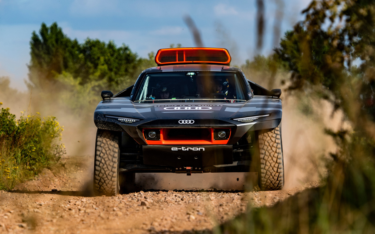 Внедорожник Audi RS Q E-Tron 2022 года