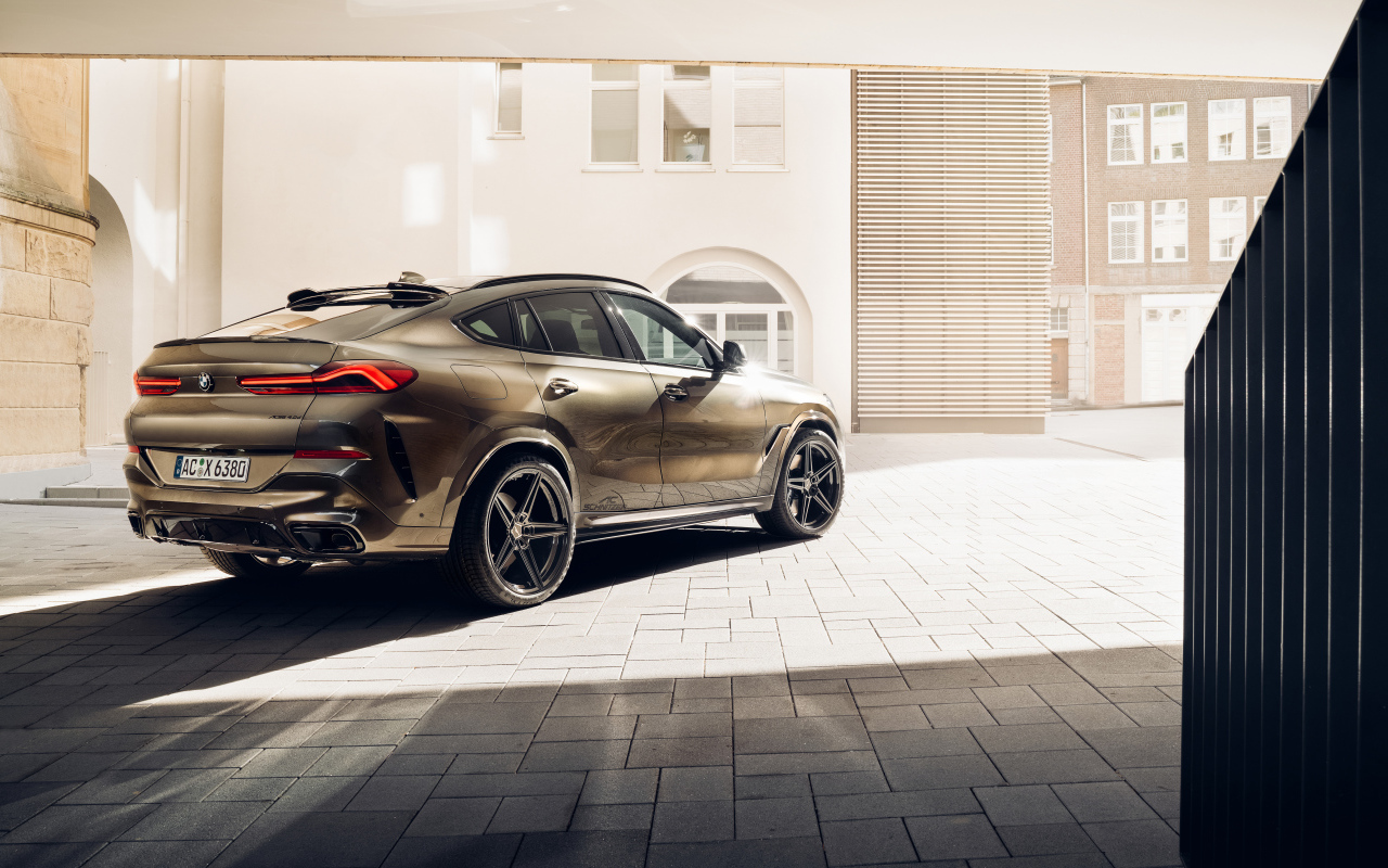 Коричневый внедорожник  BMW Schnitzer ACS6 4.0d 2021 года вид сзади