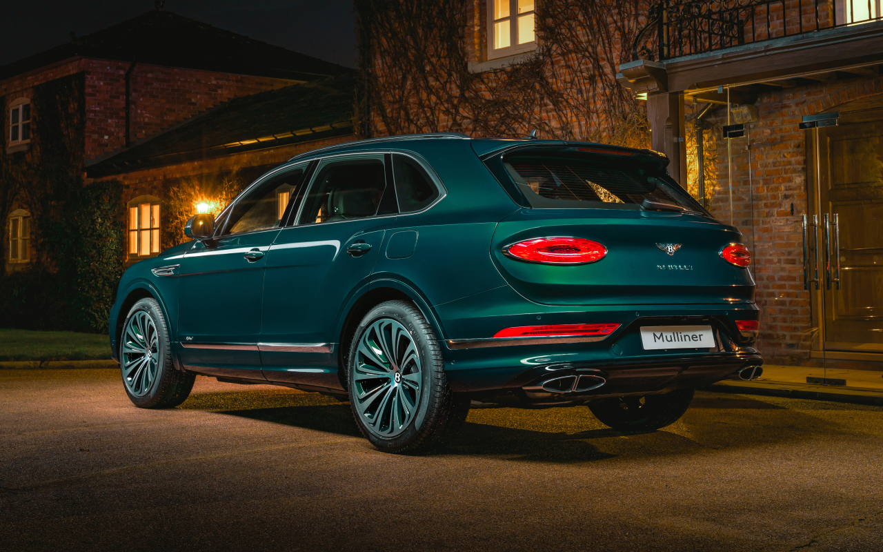 Внедорожник Bentley Mulliner Bentayga Hybrid 2021 года