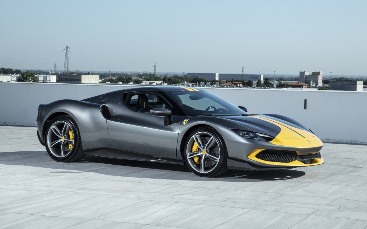 Дорогой спортивный автомобиль Ferrari 296 GTB Assetto Fiorano 2022 года