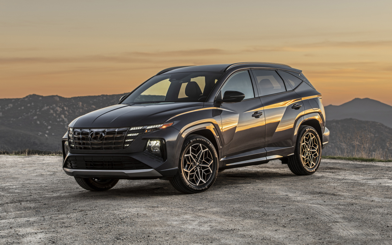 Автомобиль Hyundai Tucson N Line, 2022 года на фоне гор