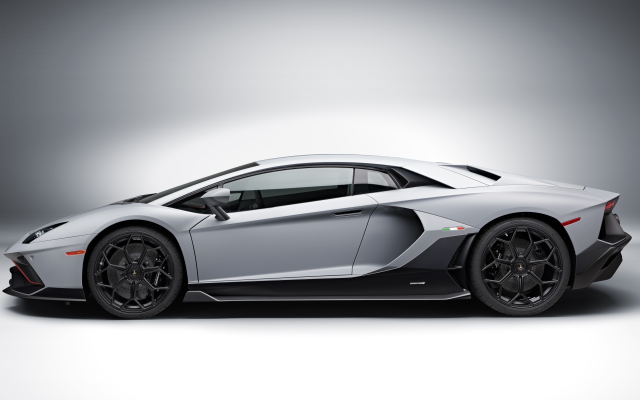 2021 Lamborghini Aventador LP 780-4 Ultimate Silver Side View