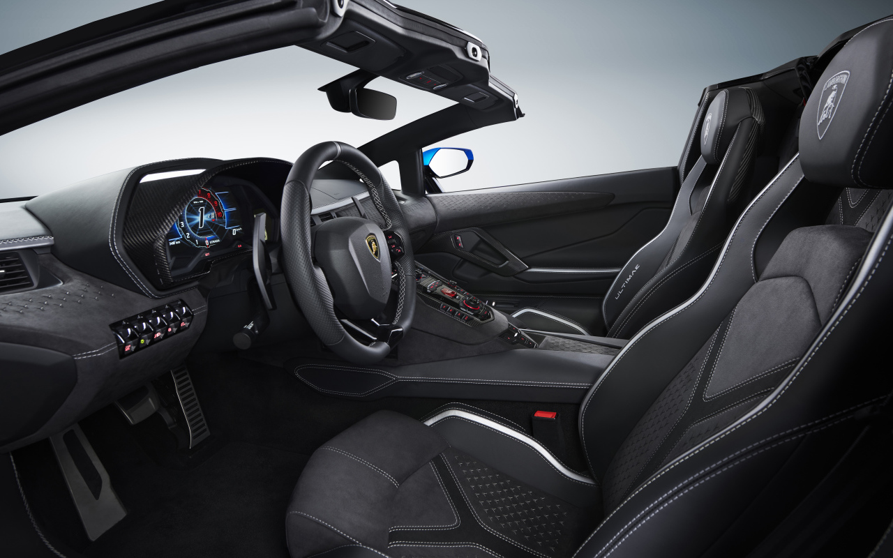 Черный салон автомобиля Lamborghini Aventador LP 780-4 Ultimate 2021 года