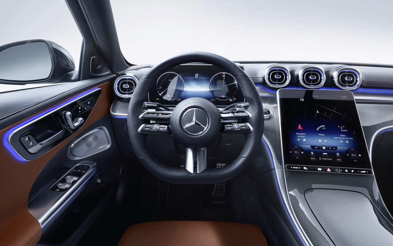 Салон автомобиля Mercedes-Benz C 300 AMG Line 2021 года