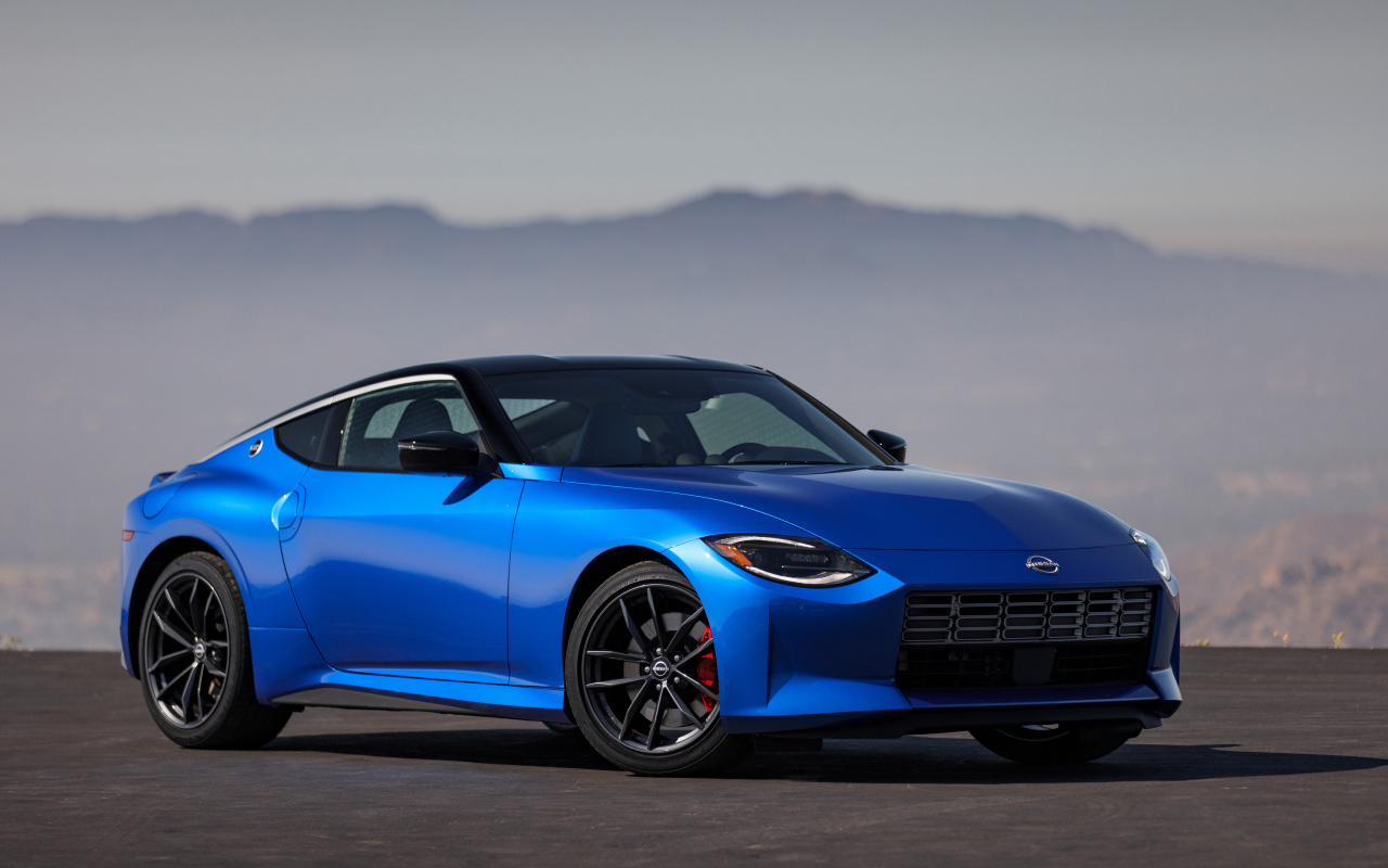 Автомобиль Nissan Z, 2023 года синего цвета