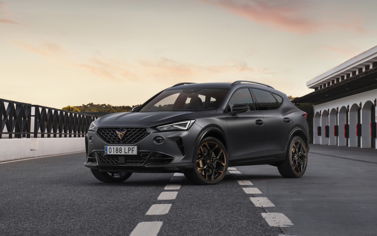 Автомобиль Cupra Formentor VZ5,  2021 года